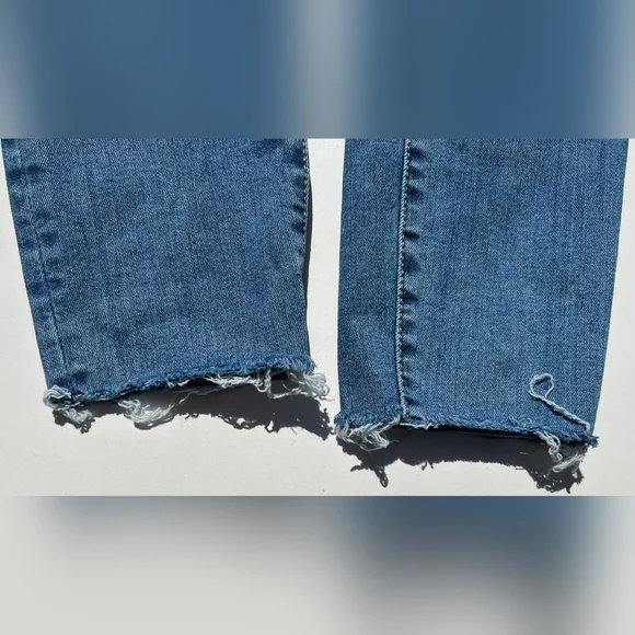 Good American Classic Denim Straight Leg Jeans - Picture 3 of 10